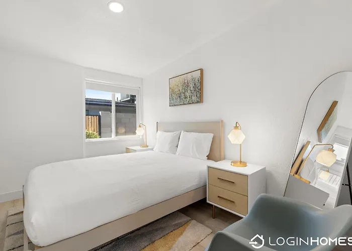 Brand New W Parking Blocks From Oldtown- 4d Holiday home